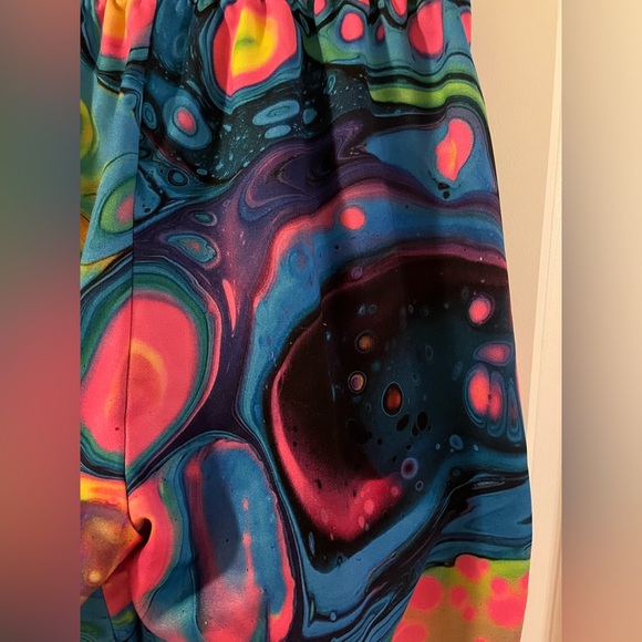 Electro Threads Shorts with Psychedelic Pattern - Picture 7 of 10